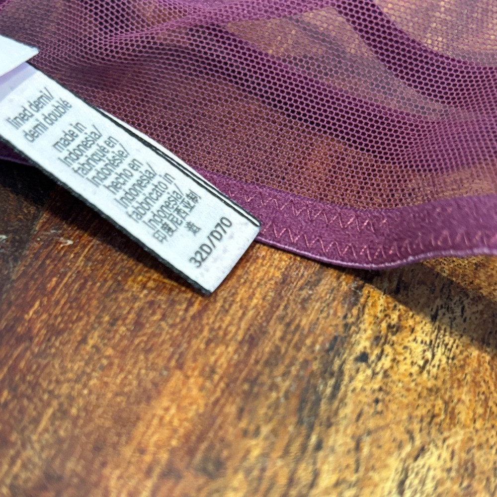 Victoria's Secret, purple and gold Bra - Picture 4 of 13